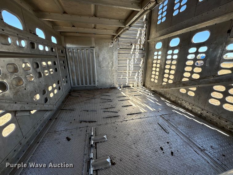 image for item EF6179 2005 Wilson PSDCL-402 livestock trailer