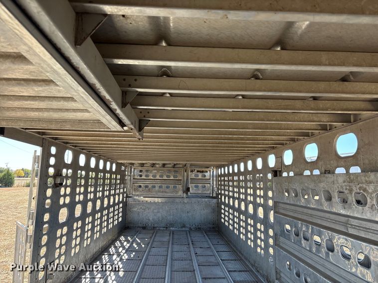 image for item EF6179 2005 Wilson PSDCL-402 livestock trailer