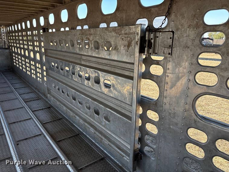 image for item EF6179 2005 Wilson PSDCL-402 livestock trailer