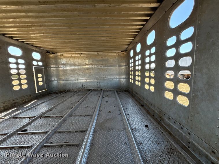 image for item EF6179 2005 Wilson PSDCL-402 livestock trailer