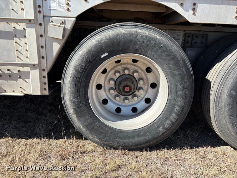 image for item EF6179 2005 Wilson PSDCL-402 livestock trailer