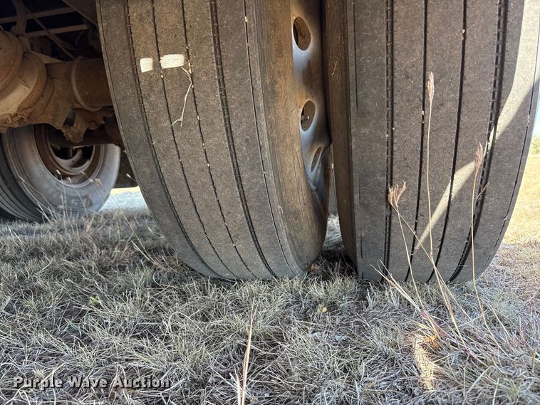 image for item EF6179 2005 Wilson PSDCL-402 livestock trailer