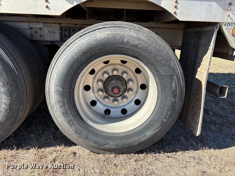 image for item EF6179 2005 Wilson PSDCL-402 livestock trailer