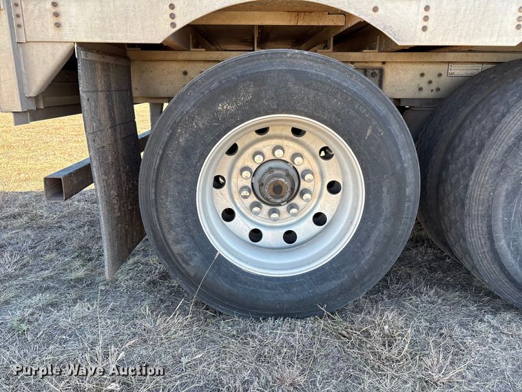 image for item EF6179 2005 Wilson PSDCL-402 livestock trailer