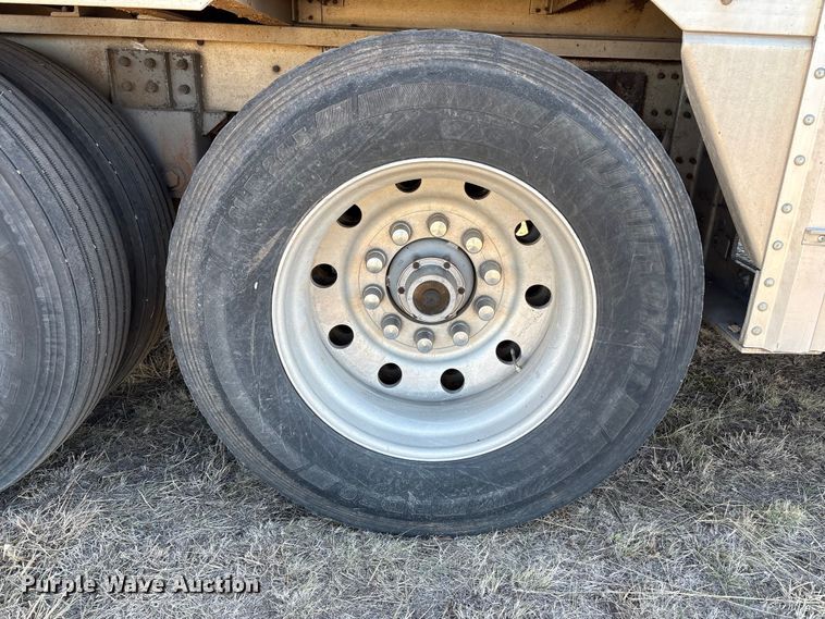 image for item EF6179 2005 Wilson PSDCL-402 livestock trailer