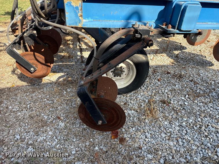 image for item EM6150 Nutri-Placr 42 5250 NH3 applicator