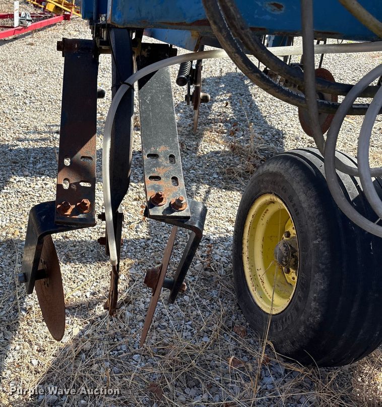 image for item EM6150 Nutri-Placr 42 5250 NH3 applicator