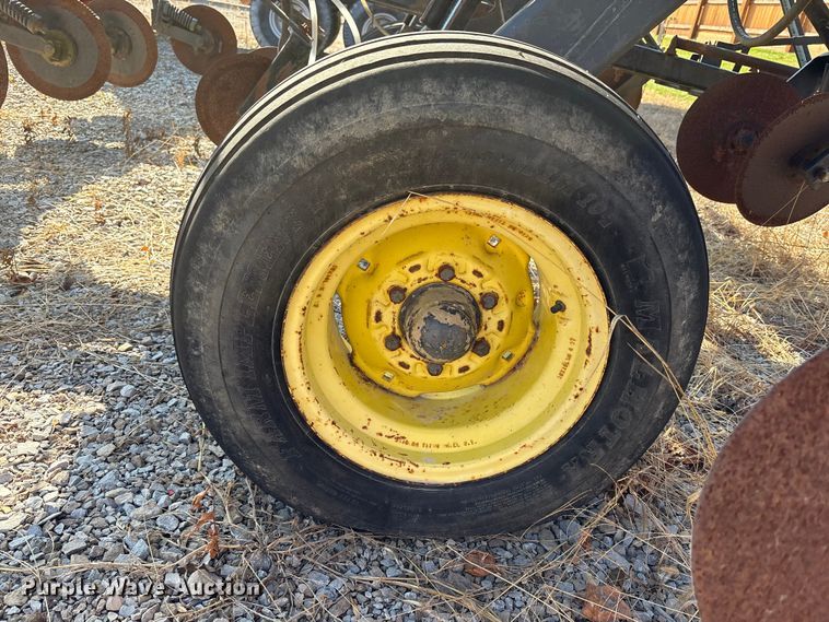 image for item EM6150 Nutri-Placr 42 5250 NH3 applicator