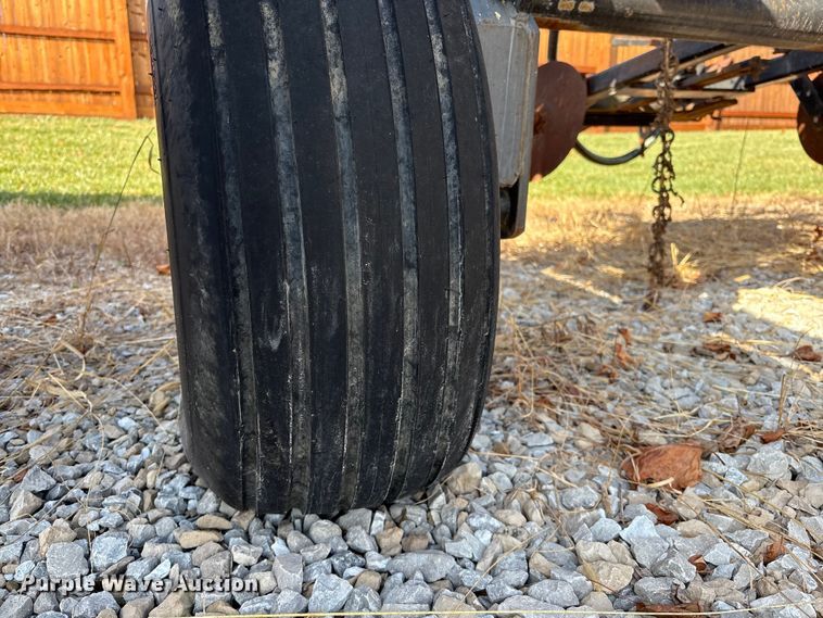 image for item EM6150 Nutri-Placr 42 5250 NH3 applicator