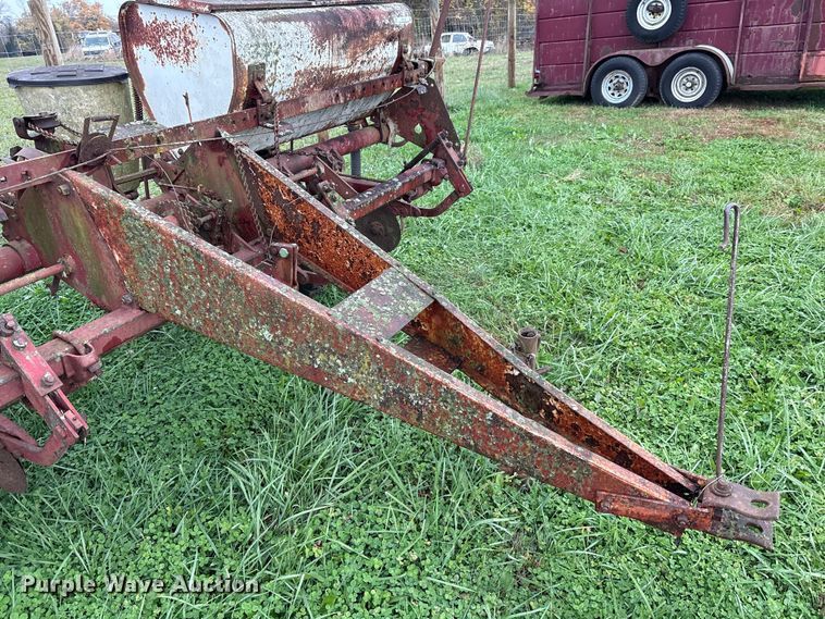 image for item EM6160 International 455 planter