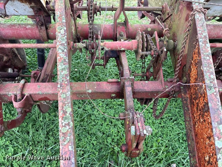 image for item EM6160 International 455 planter