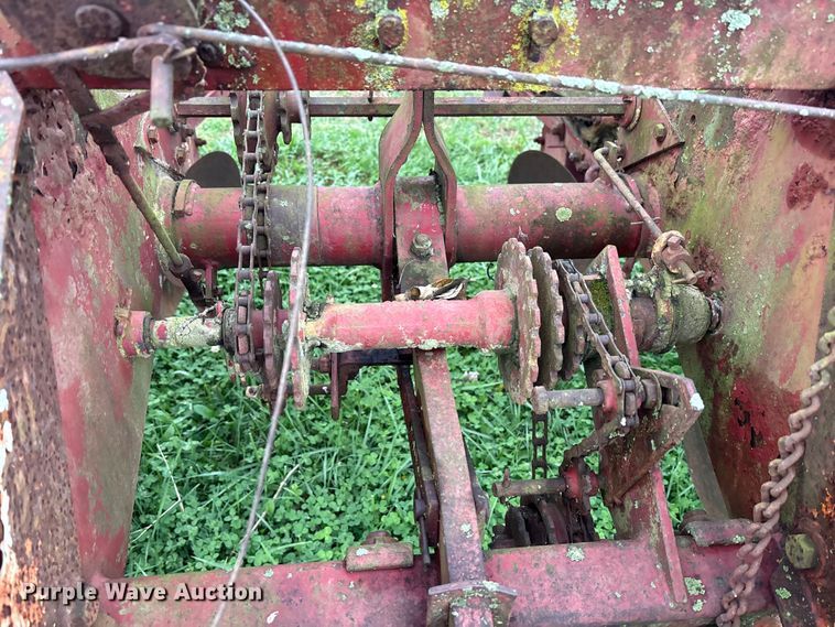 image for item EM6160 International 455 planter