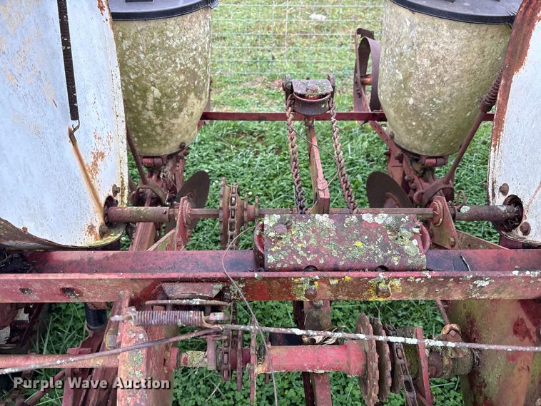 image for item EM6160 International 455 planter