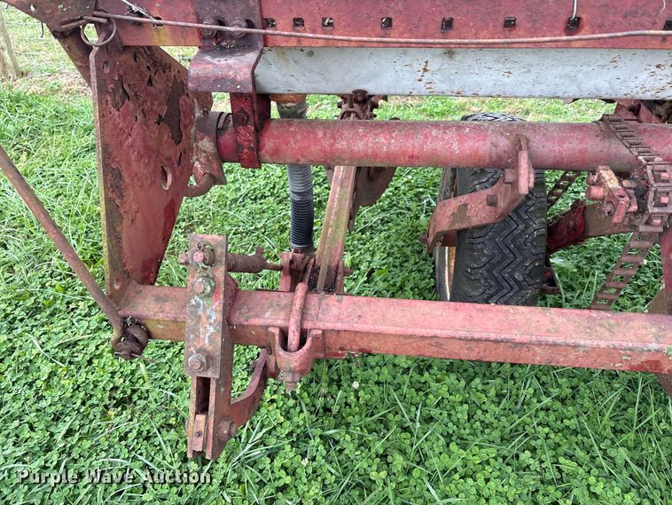 image for item EM6160 International 455 planter