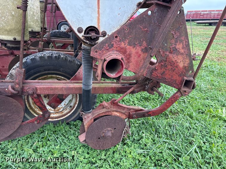 image for item EM6160 International 455 planter