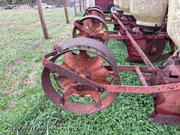 image for item EM6160 International 455 planter