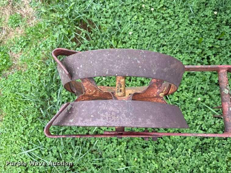 image for item EM6160 International 455 planter