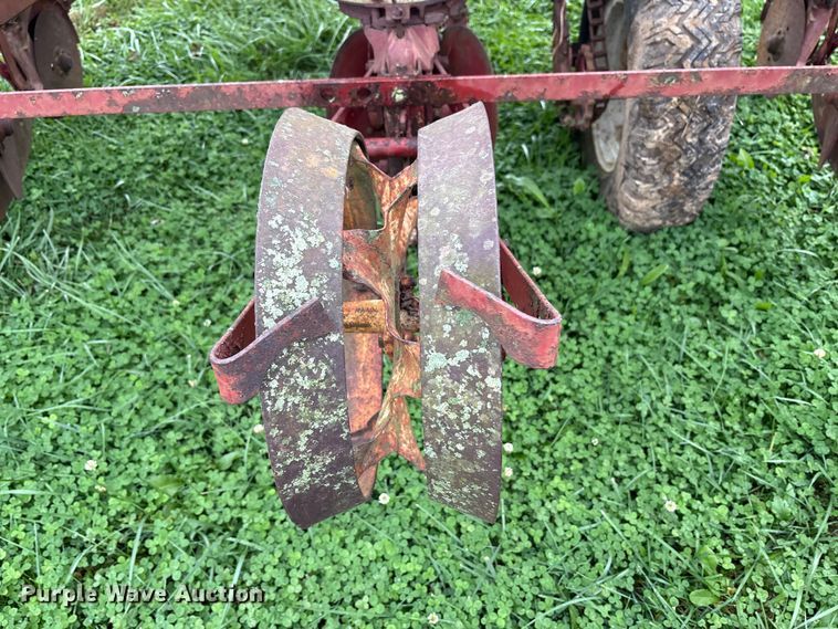 image for item EM6160 International 455 planter