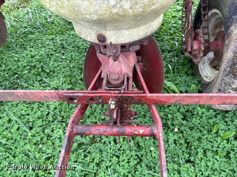 image for item EM6160 International 455 planter