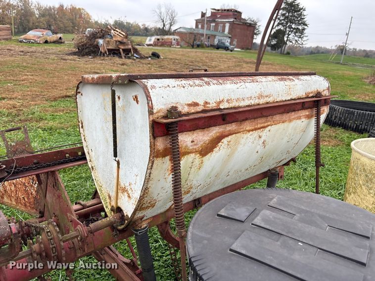 image for item EM6160 International 455 planter