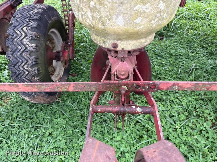 image for item EM6160 International 455 planter