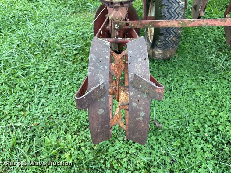 image for item EM6160 International 455 planter