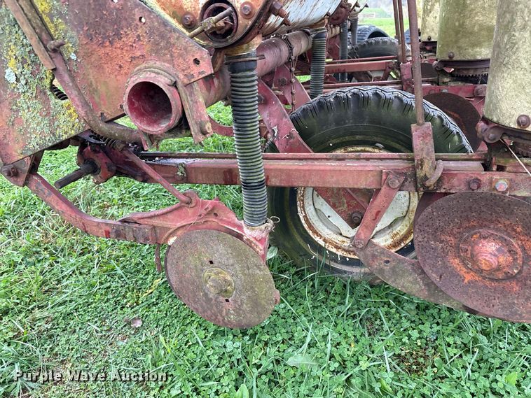 image for item EM6160 International 455 planter