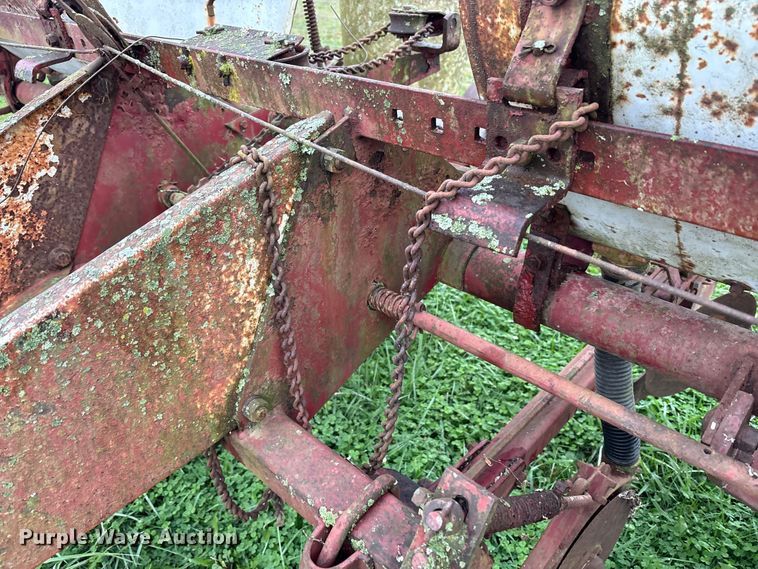 image for item EM6160 International 455 planter