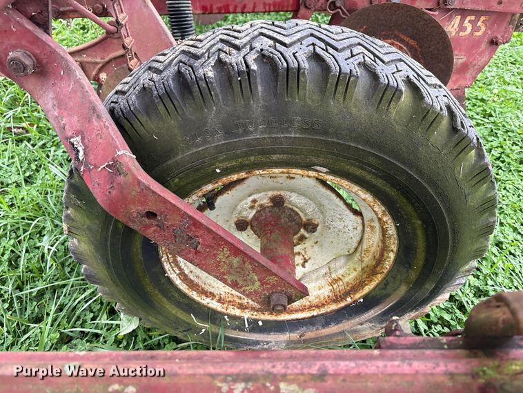 image for item EM6160 International 455 planter