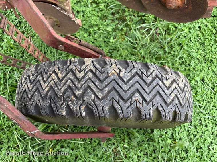 image for item EM6160 International 455 planter