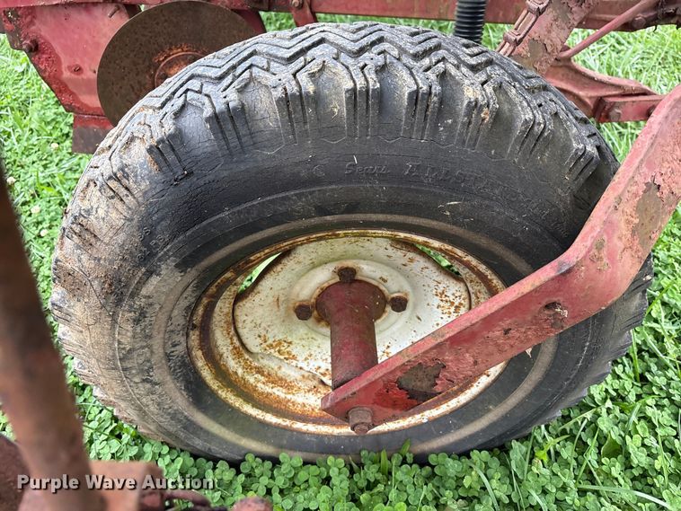 image for item EM6160 International 455 planter