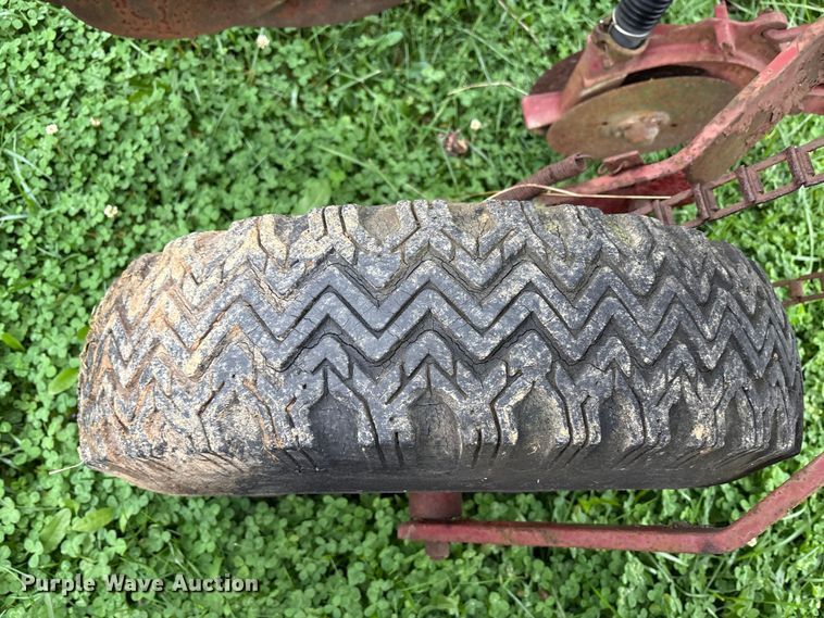 image for item EM6160 International 455 planter