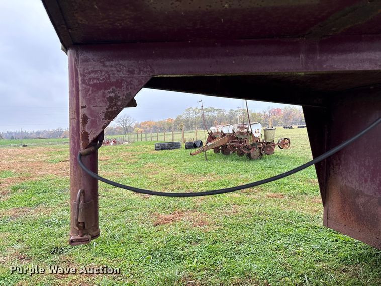 image for item EM6161 1987 Ponderosa Trailers livestock trailer