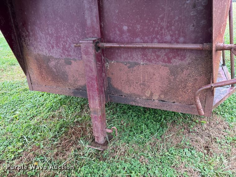 image for item EM6161 1987 Ponderosa Trailers livestock trailer