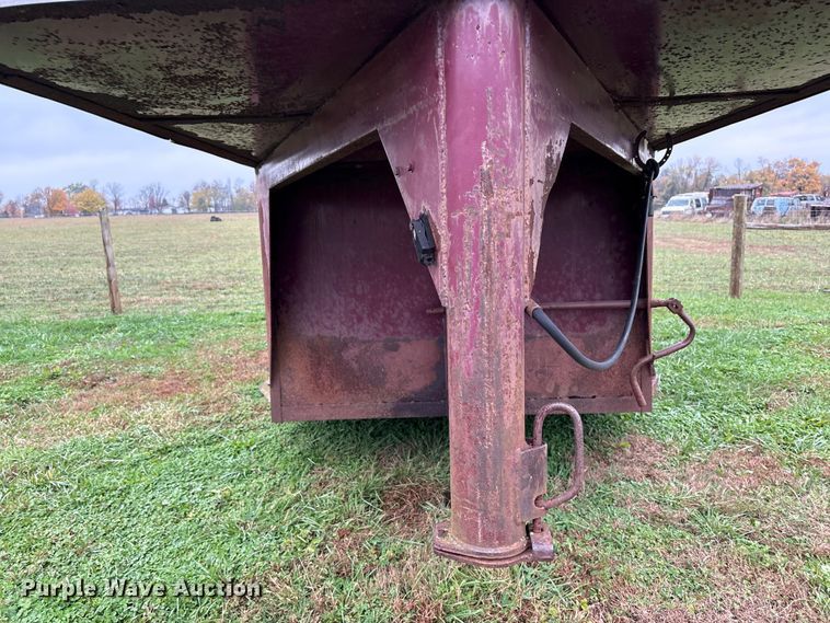 image for item EM6161 1987 Ponderosa Trailers livestock trailer