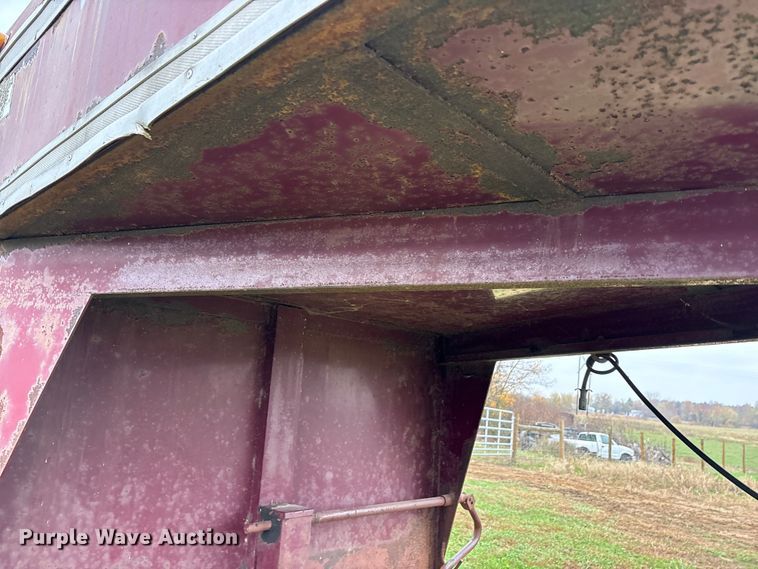 image for item EM6161 1987 Ponderosa Trailers livestock trailer