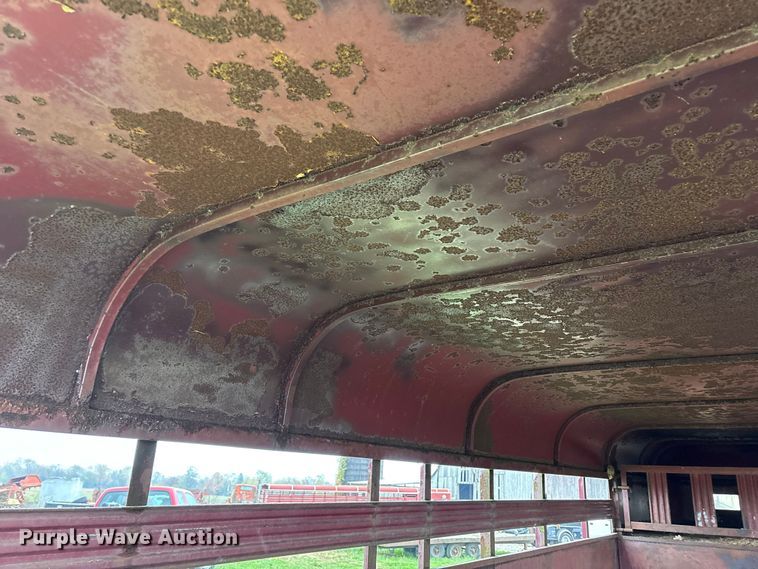 image for item EM6161 1987 Ponderosa Trailers livestock trailer