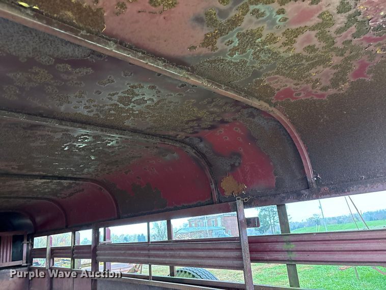 image for item EM6161 1987 Ponderosa Trailers livestock trailer