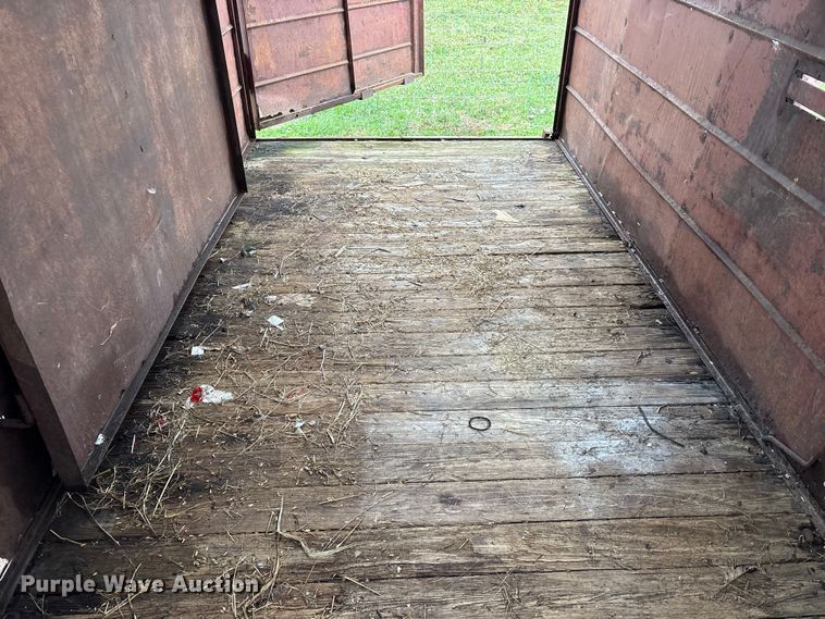 image for item EM6161 1987 Ponderosa Trailers livestock trailer