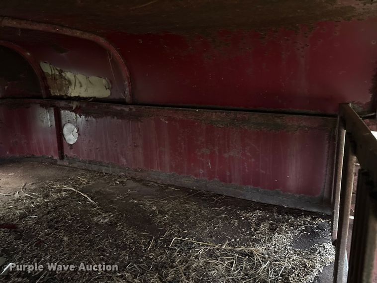 image for item EM6161 1987 Ponderosa Trailers livestock trailer