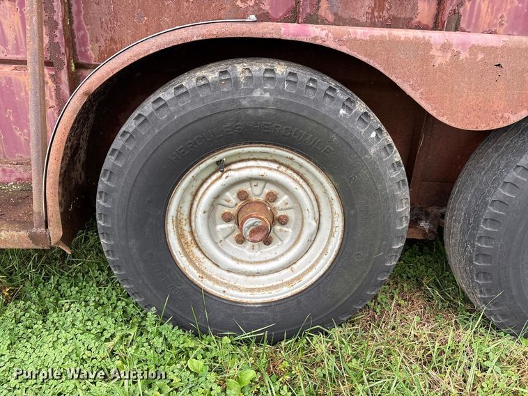 image for item EM6161 1987 Ponderosa Trailers livestock trailer