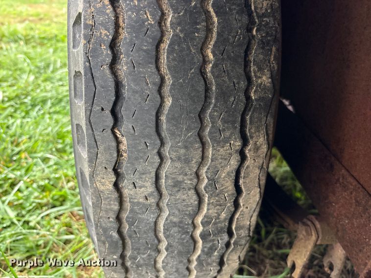 image for item EM6161 1987 Ponderosa Trailers livestock trailer