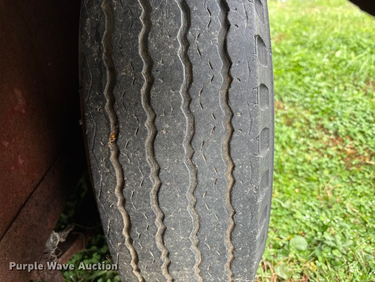 image for item EM6161 1987 Ponderosa Trailers livestock trailer