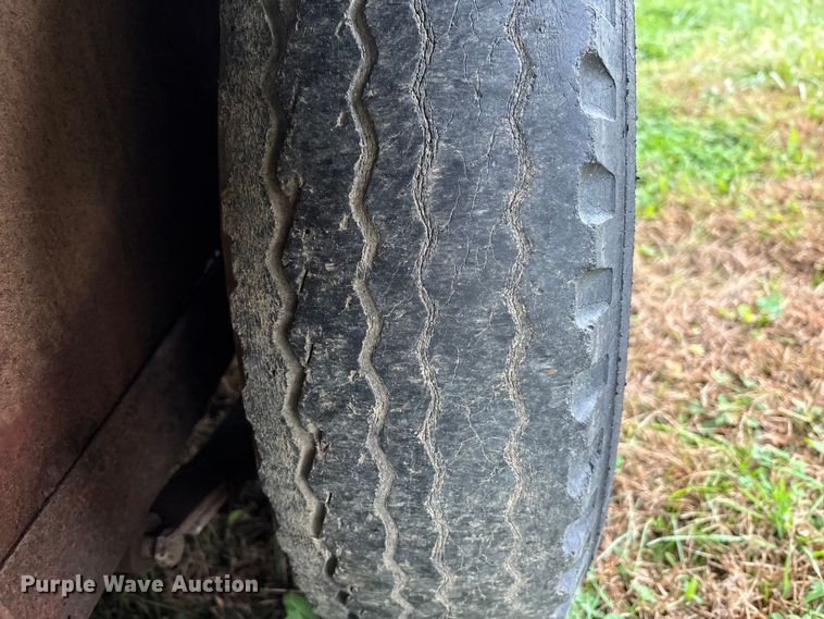 image for item EM6161 1987 Ponderosa Trailers livestock trailer