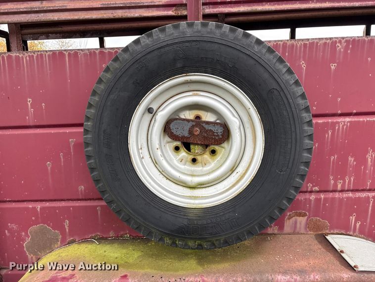 image for item EM6161 1987 Ponderosa Trailers livestock trailer