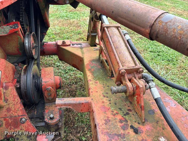 image for item EM6162 New Holland 477 swather / windrower