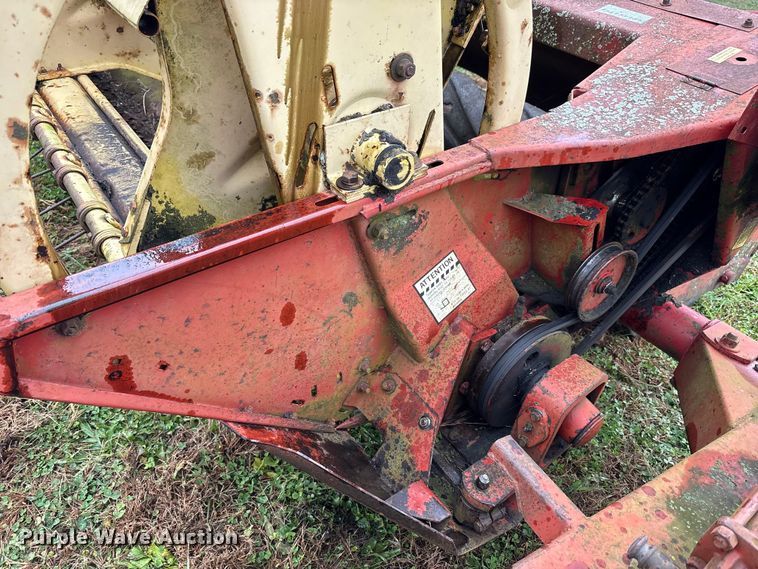 image for item EM6162 New Holland 477 swather / windrower