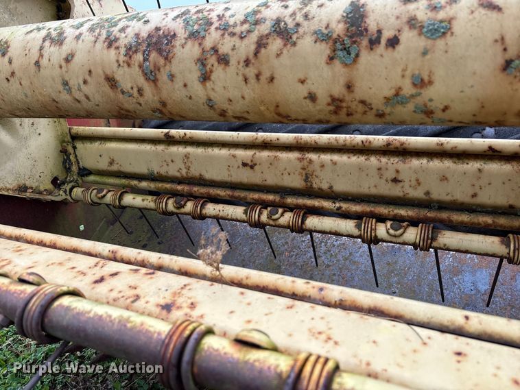 image for item EM6162 New Holland 477 swather / windrower