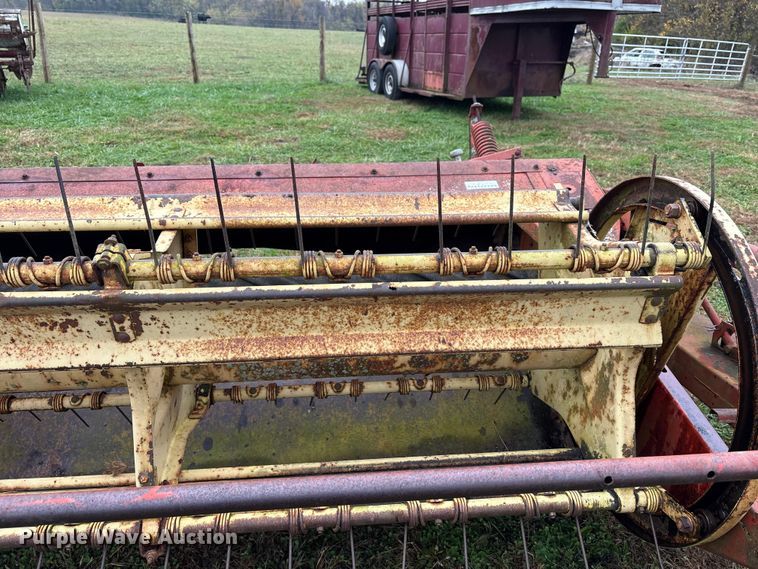 image for item EM6162 New Holland 477 swather / windrower