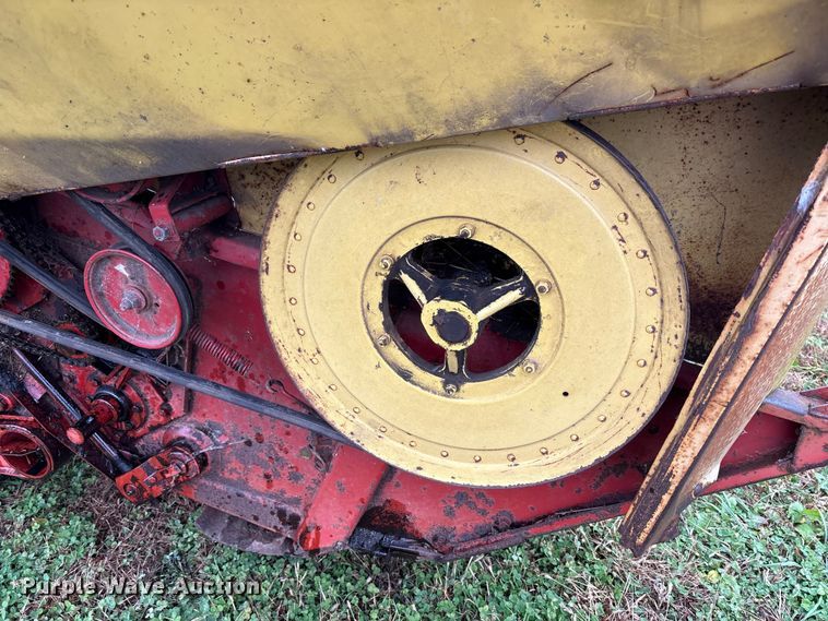 image for item EM6162 New Holland 477 swather / windrower